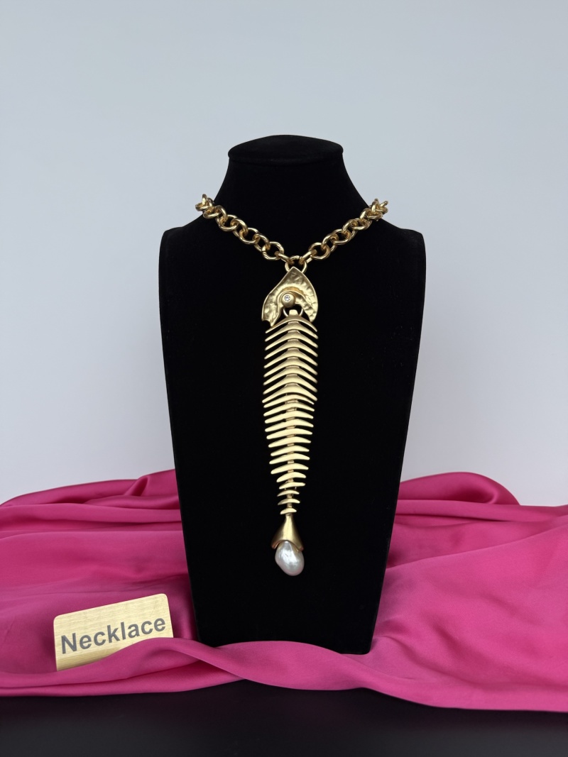 Нарядное колье с перламутровой подвеской Schiaparelli