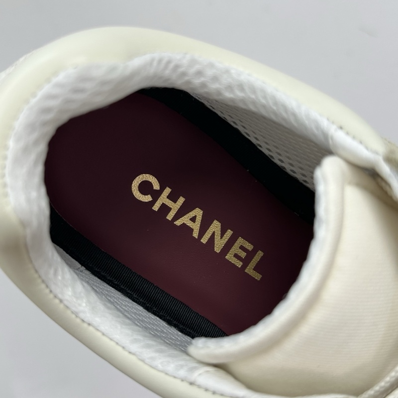 Женские кроссовки из замши и парусины с декоративным логотипом Chanel