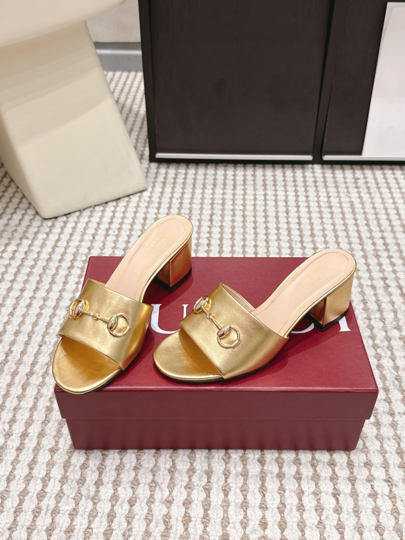 Женские золотые мюли с металлической пряжкой Gucci