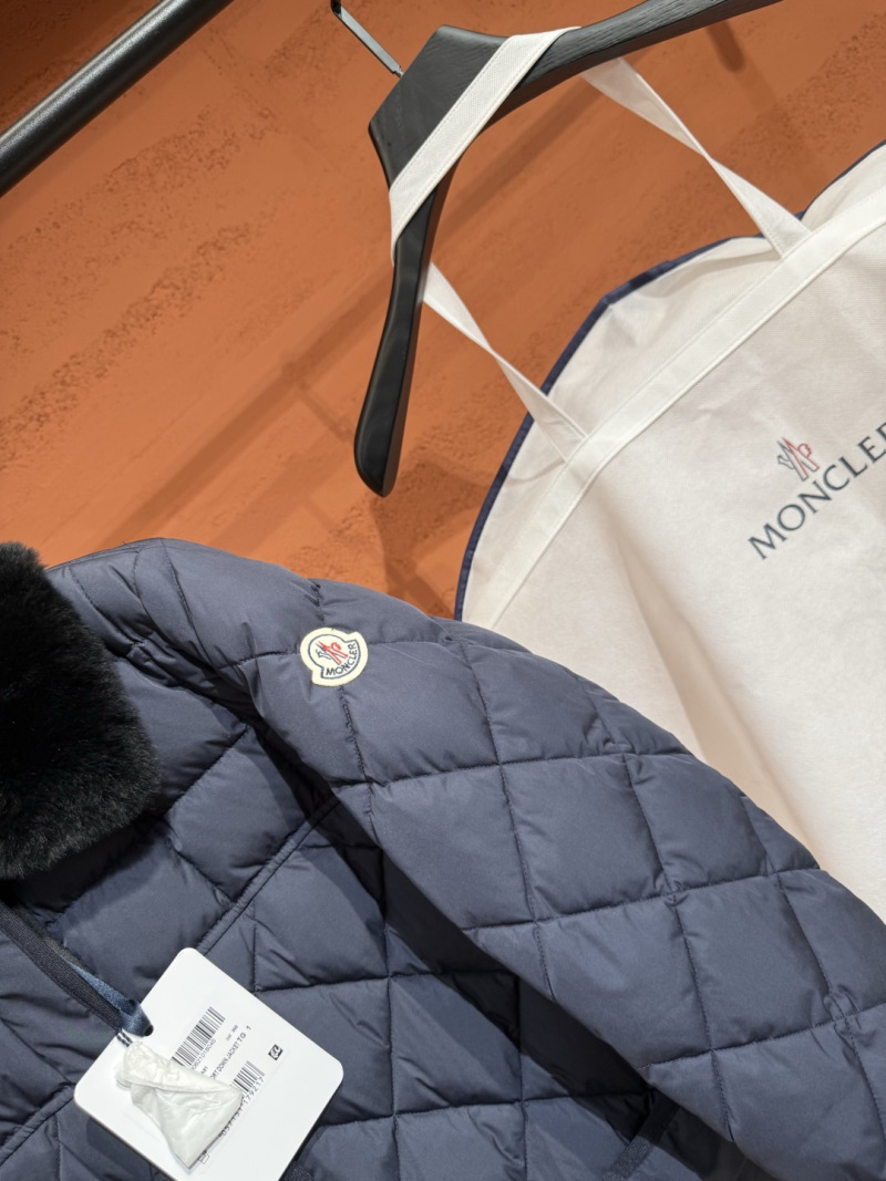 Пуховик Moncler