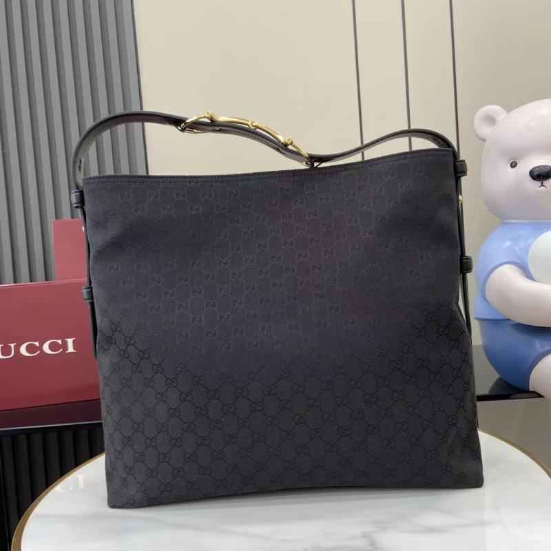 Сумка Gucci с принтом GG и фурнитурой