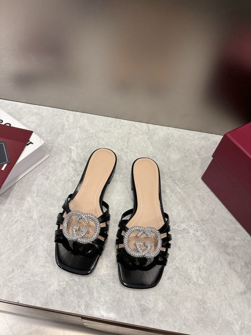 Черные женские сабо с декором в виде эмблемы Gucci