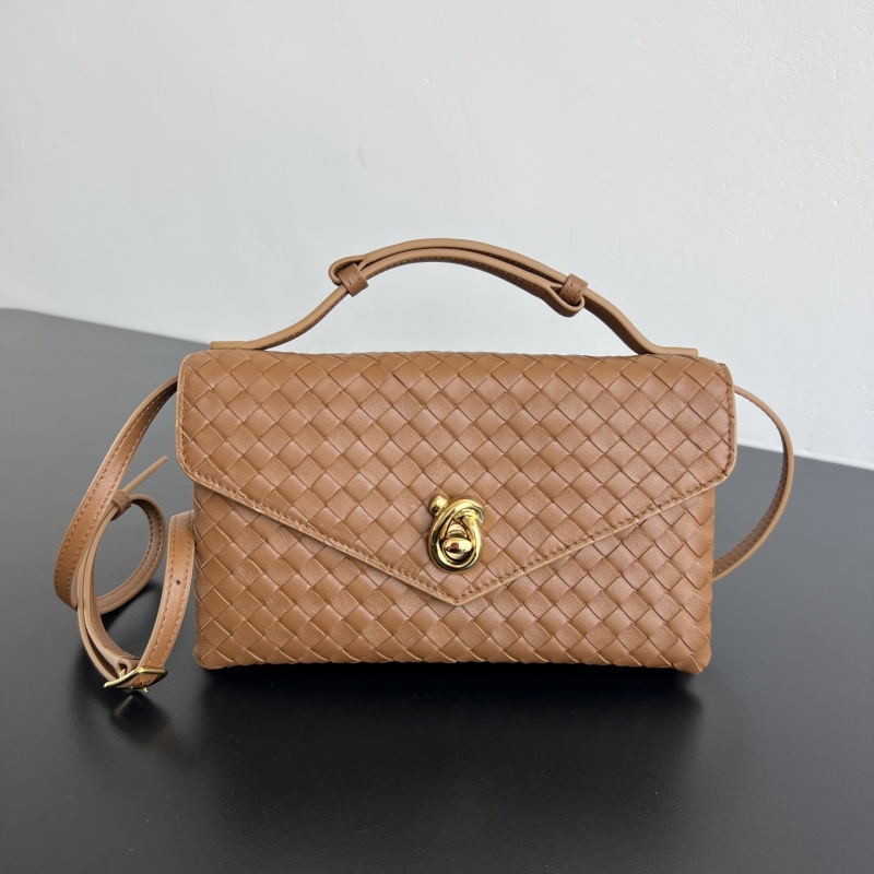 Кожаная плетеная сумка через плечо с металлической пряжкой Bottega Veneta