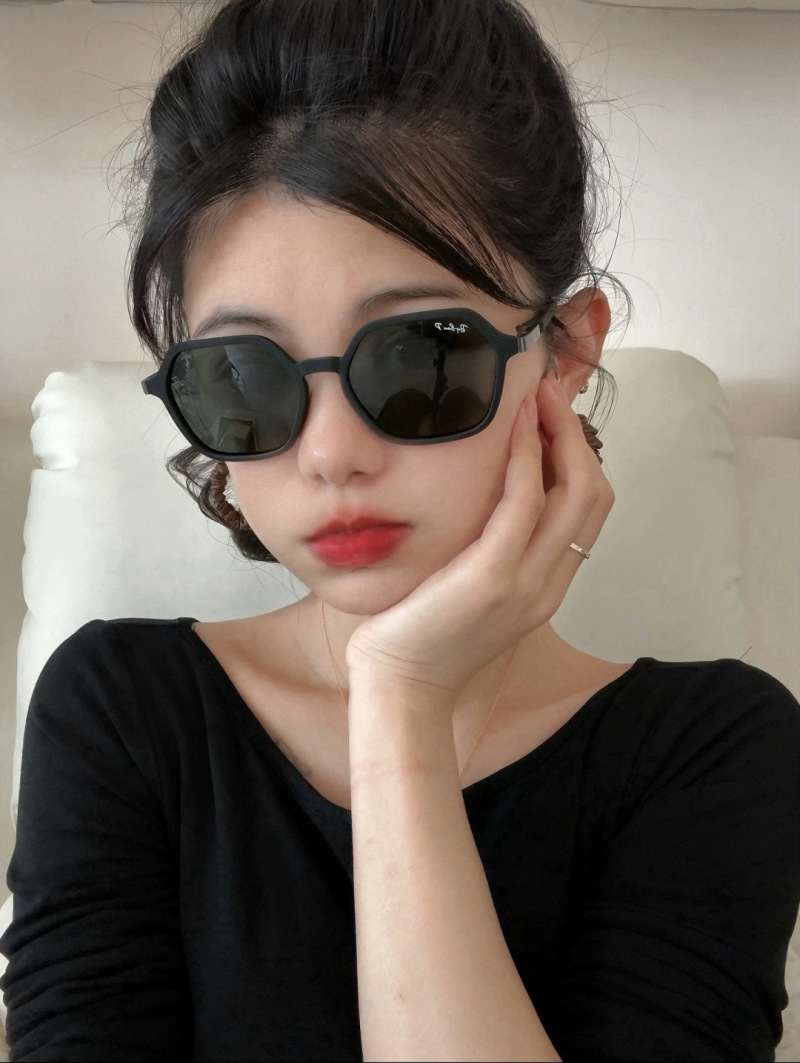 Солнечные очки Ray-Ban классические RB3894