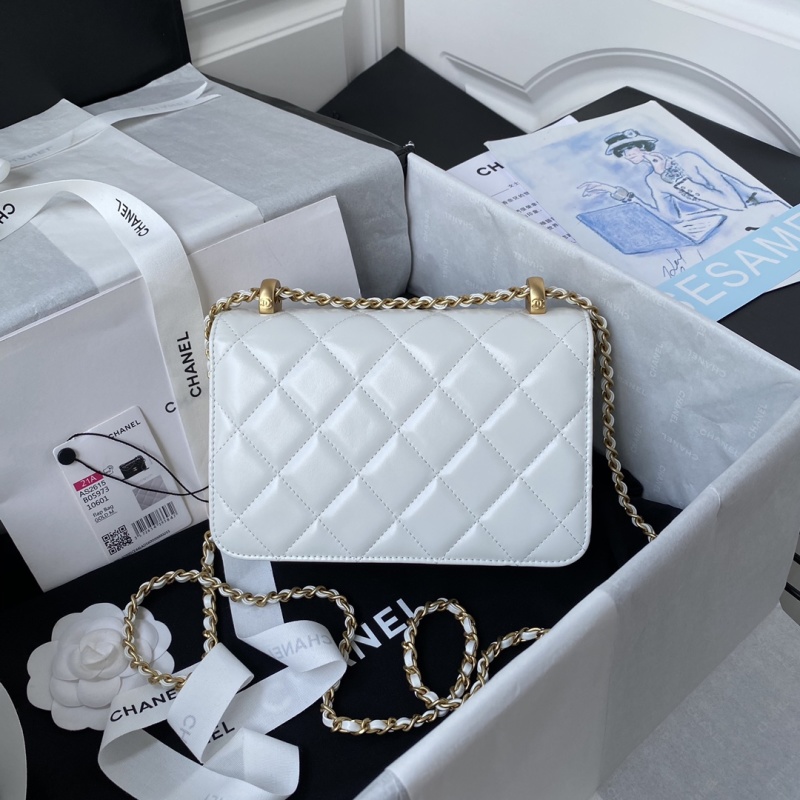 Сумка Chanel с цепочкой и золотой фурнитурой