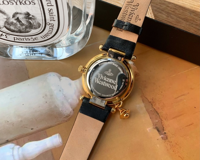 Часы Vivienne Westwood