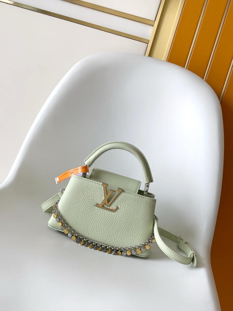 Сумка Louis Vuitton Capucines