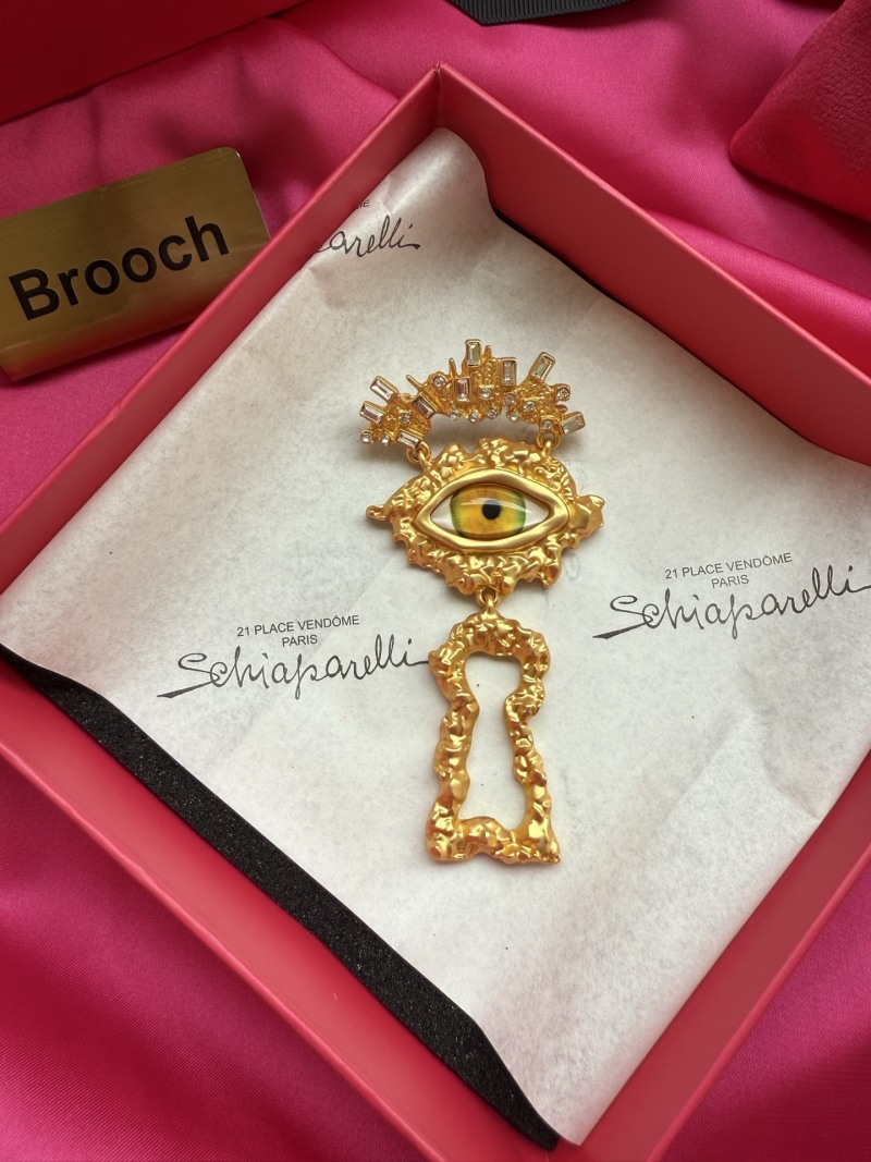 Брошь Schiaparelli с глазом