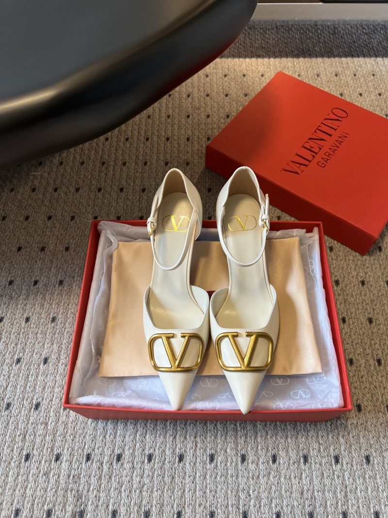Женские туфли Valentino с золотым V-замком Valentino Garavani