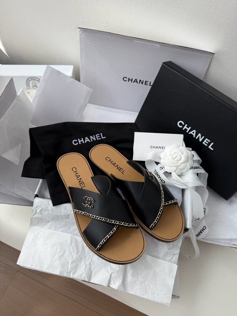 Женские черные кожаные сандалии с декоративной цепью Chanel