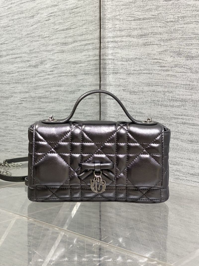 Черная сумка Dior с квилтингом