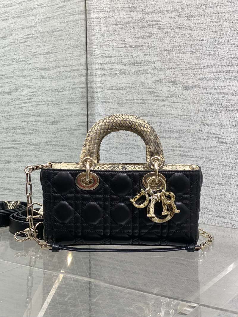 Женская сумка Dior Lady Dior с ручкой из змеиной к