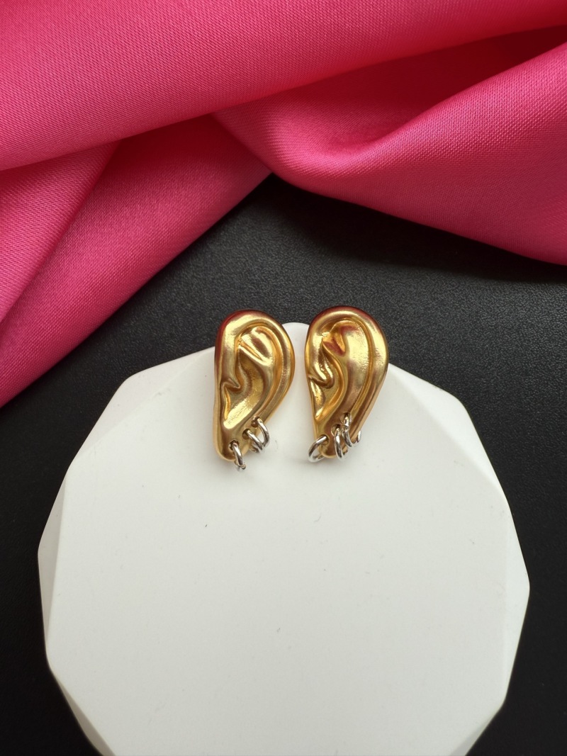 Серьги в виде уха Schiaparelli