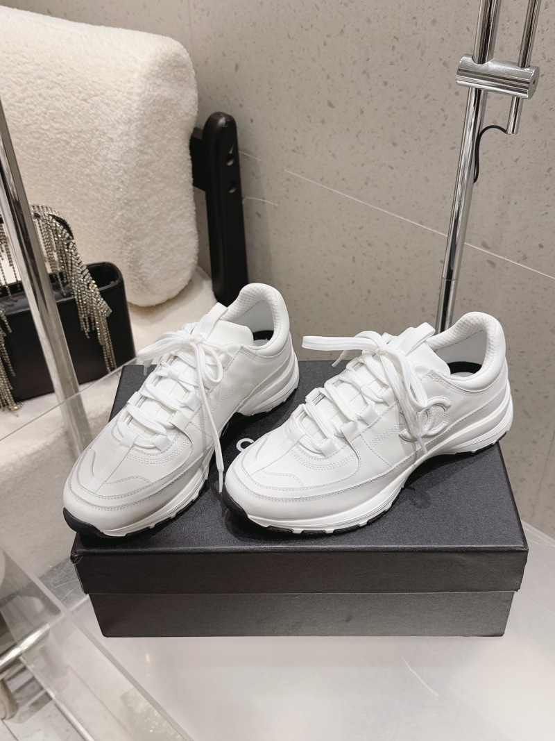 Женские кроссовки Chanel белые
