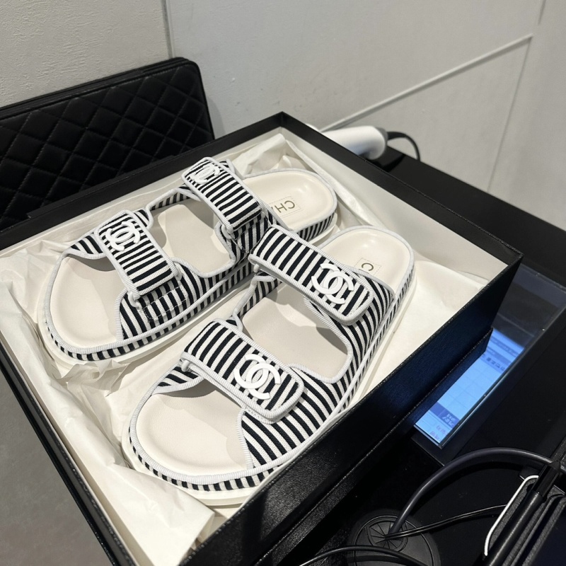 Женские сандалии Chanel с полосатым принтом