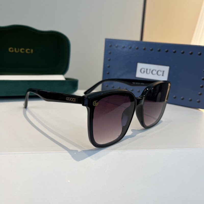 Солнцезащитные очки Gucci черные