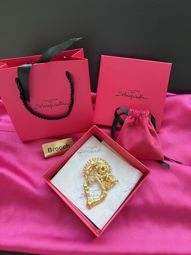 Брошь Schiaparelli в виде головы лошади