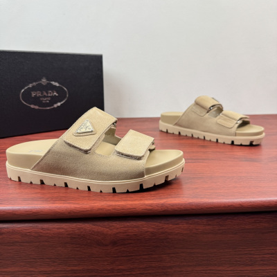 Мужские шлёпанцы Prada
