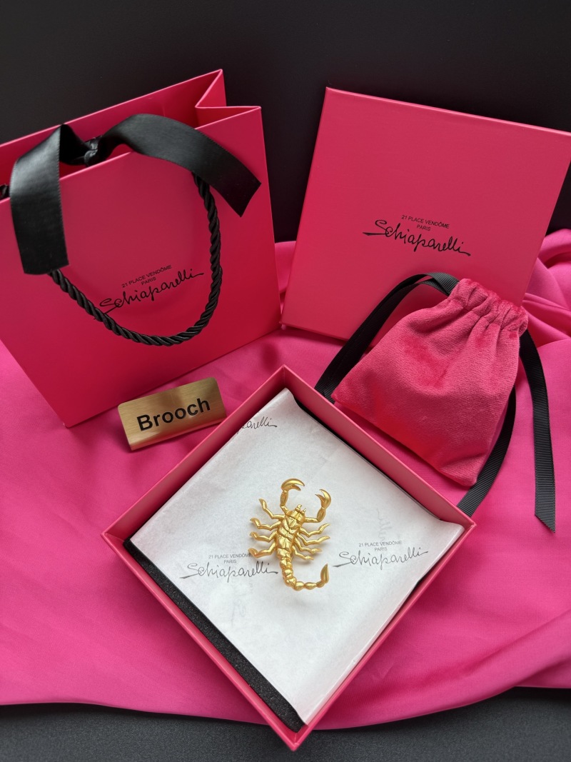 Брошь в виде скорпиона Schiaparelli