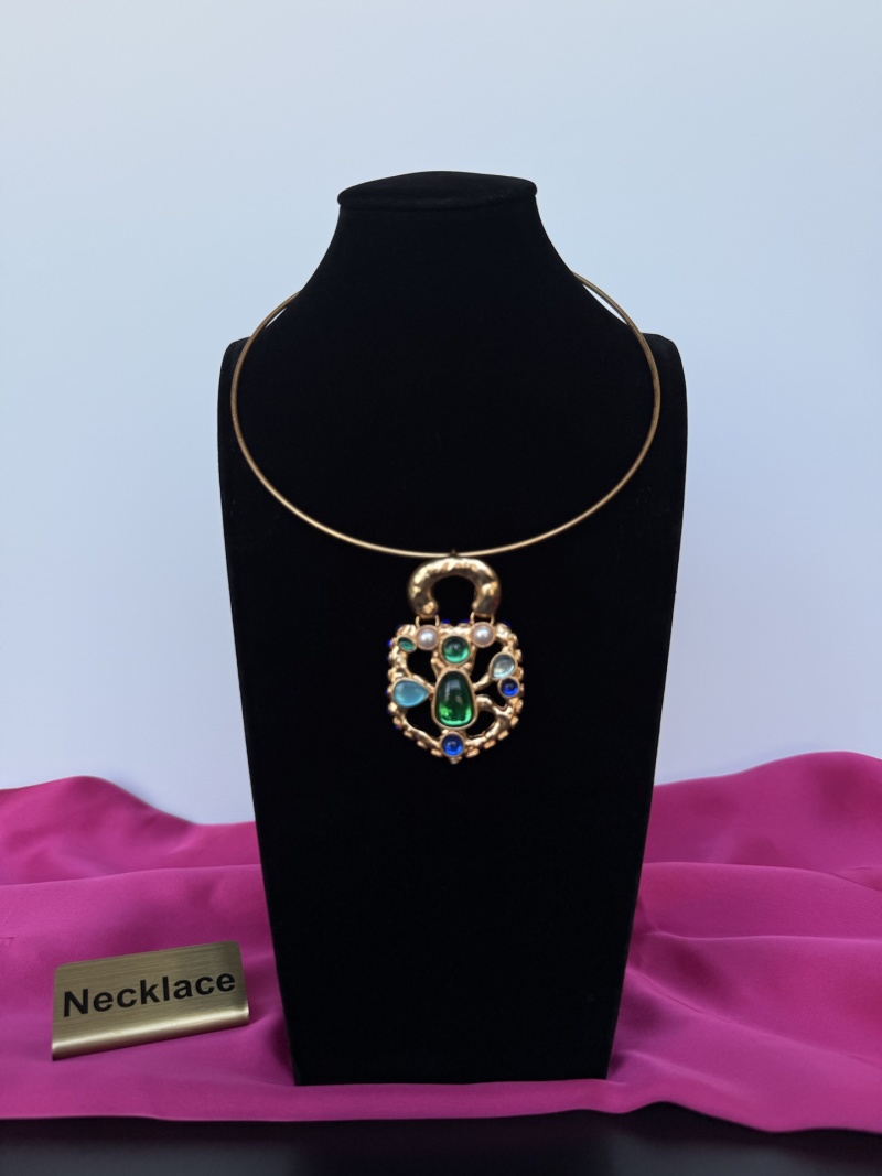 Колье с подвеской в виде замка Schiaparelli
