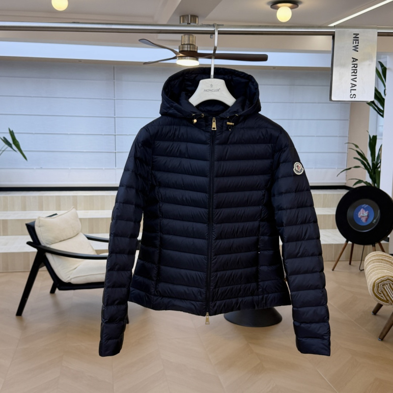 Пуховик Moncler