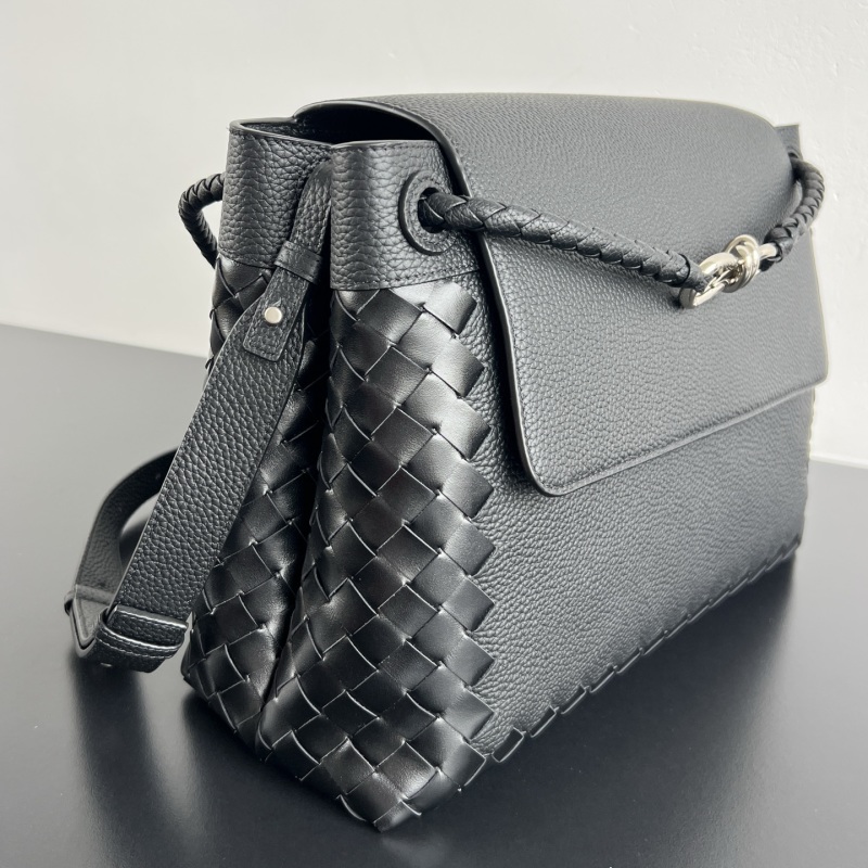 Сумка Bottega Veneta Andiamo с плетеным ремешком