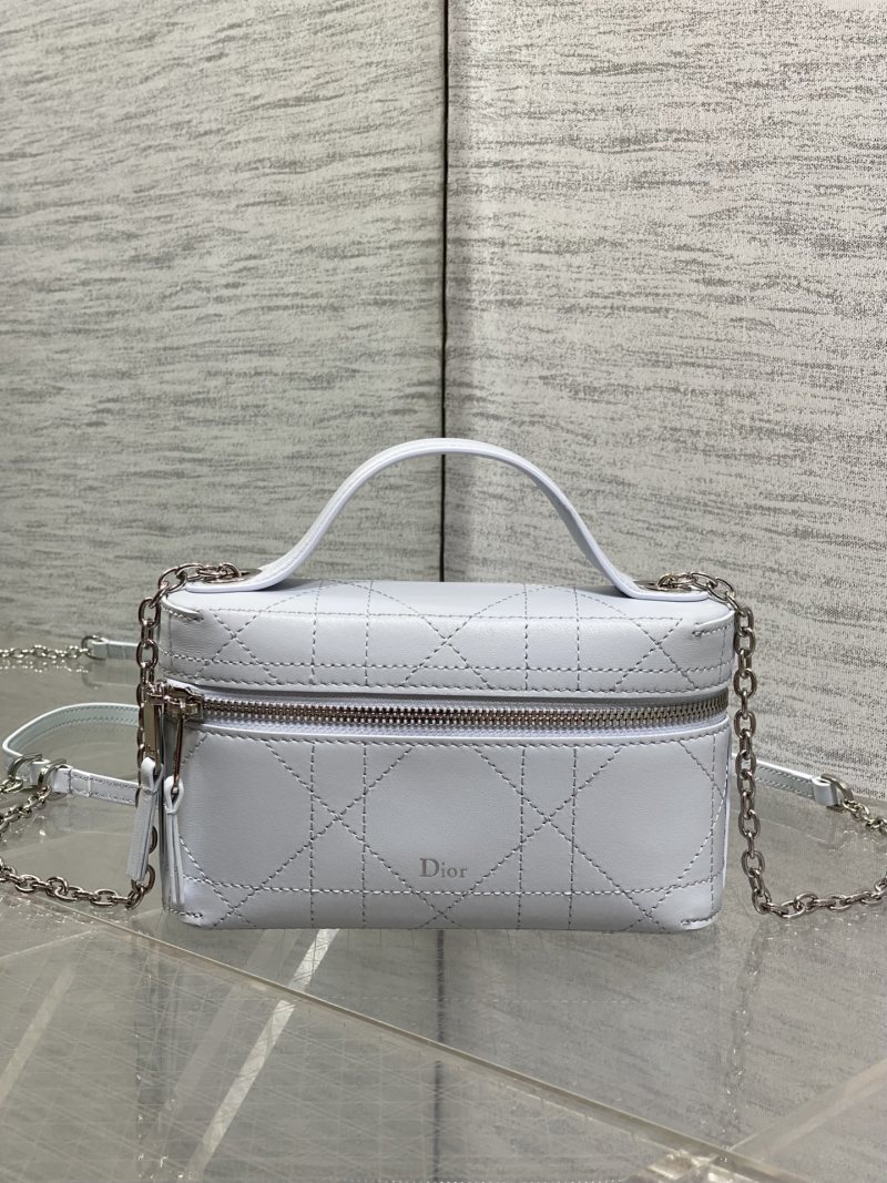 Белая сумка Dior с цепочкой и ручкой