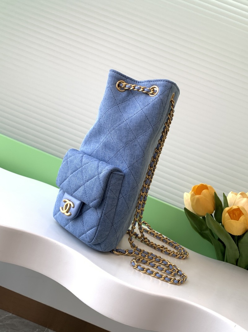 Рюкзак из денима в стиле Chanel с цепочкой