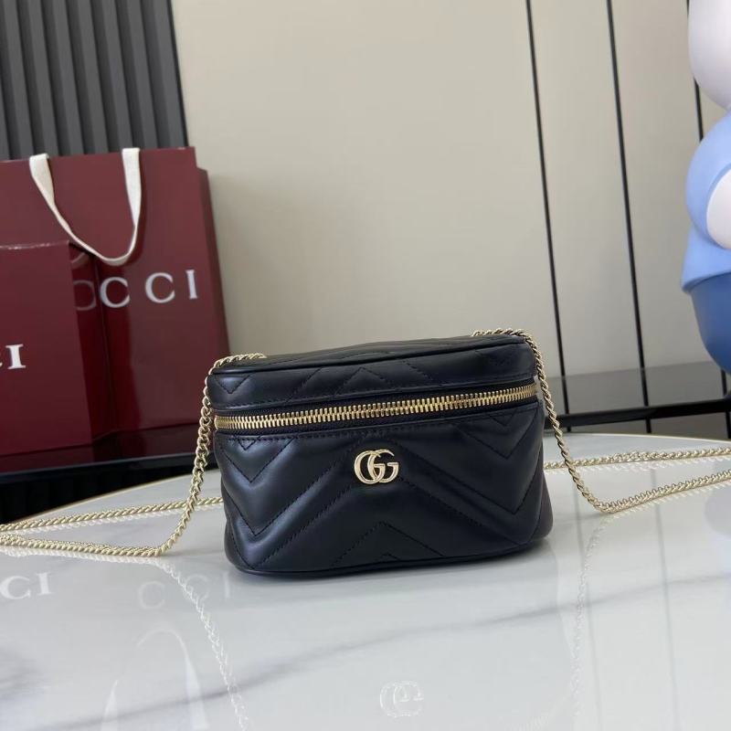 Черная сумка Gucci с цепочкой