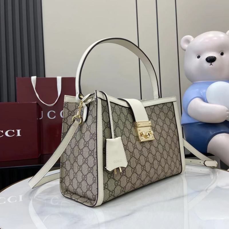 Сумка Gucci с монограммой и замком