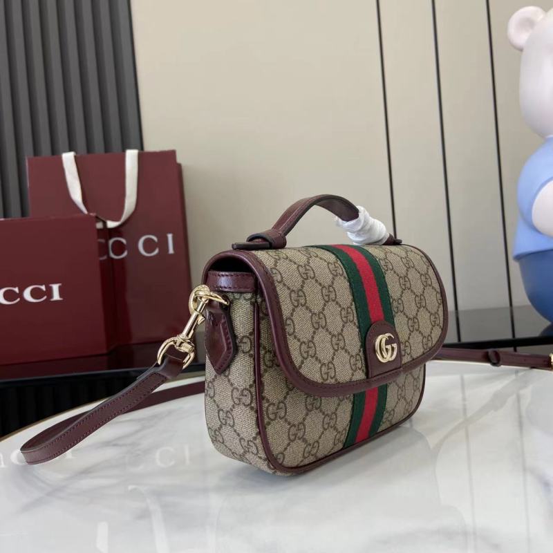 Сумка Gucci с монограммой и ремешком