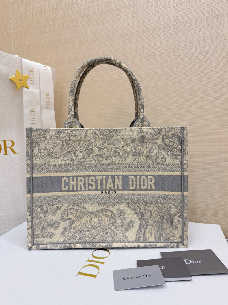 Сумка Christian Dior Book Tote с зоологическим принтом