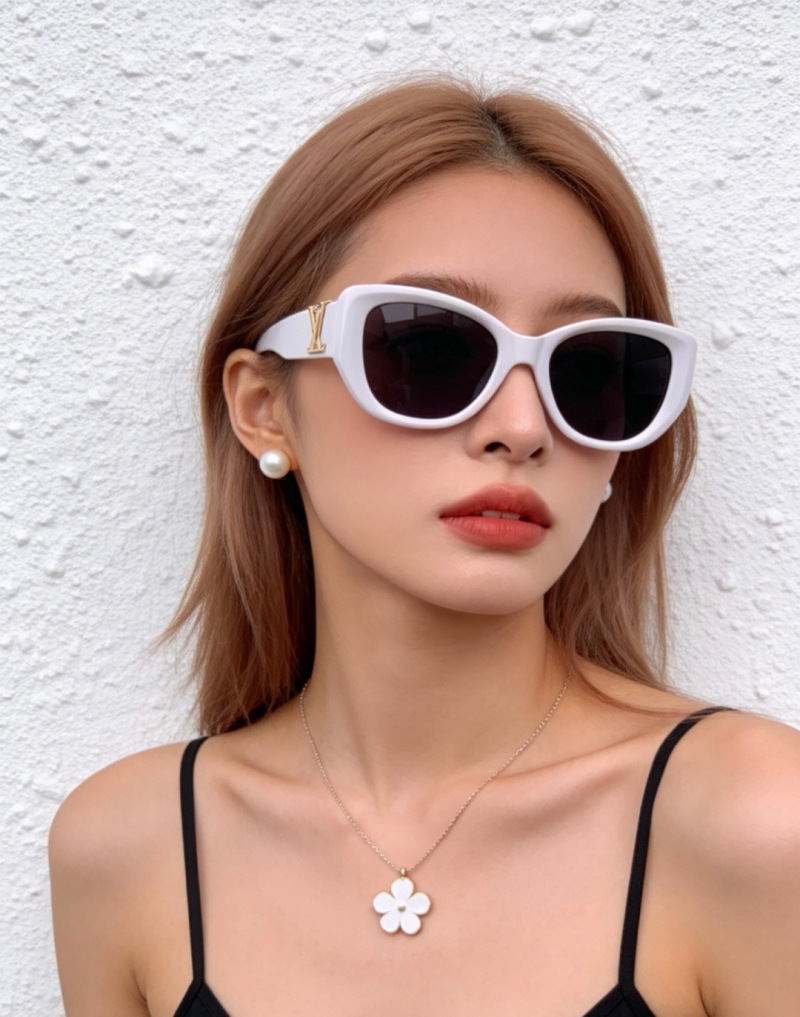 Солнцезащитные очки женские белые квадратные Louis Vuitton