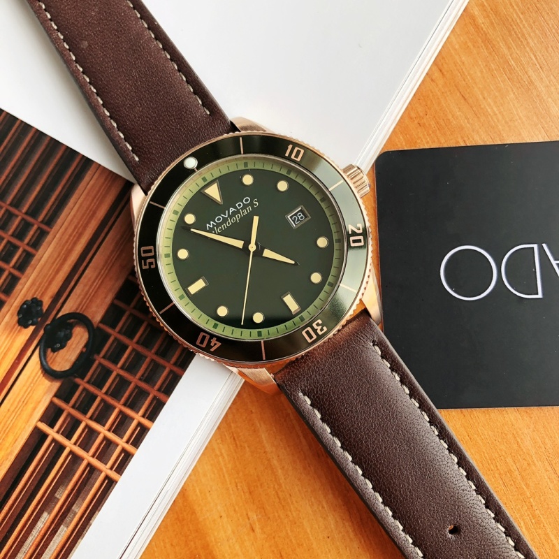 Часы Movado