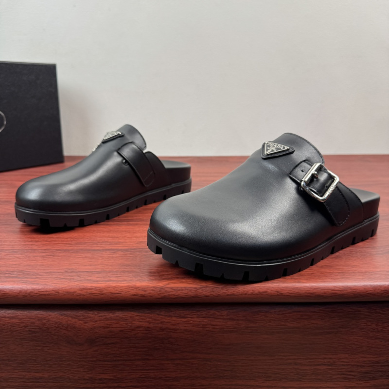 Мужские шлёпанцы Prada