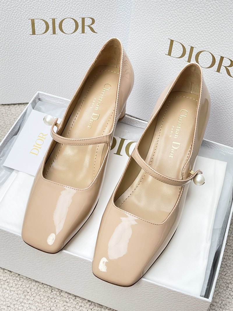Женские лаковые туфли с квадратным носком на среднем каблуке Dior