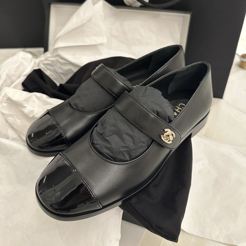 Чёрные женские балетки Chanel с ремешком