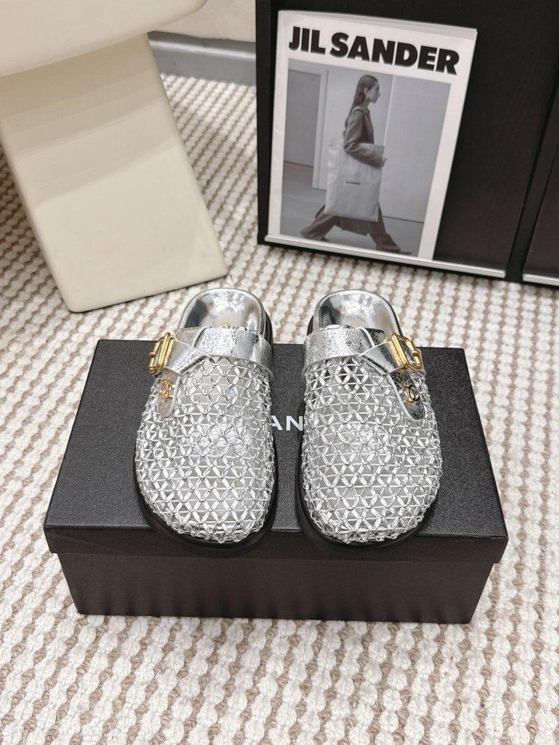 Женские мюли черные с плетеным верхом и золотым декором Chanel