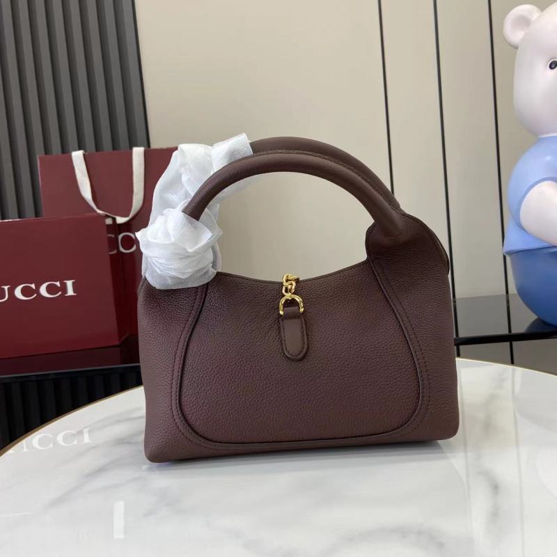 Сумка Gucci с золотой фурнитурой