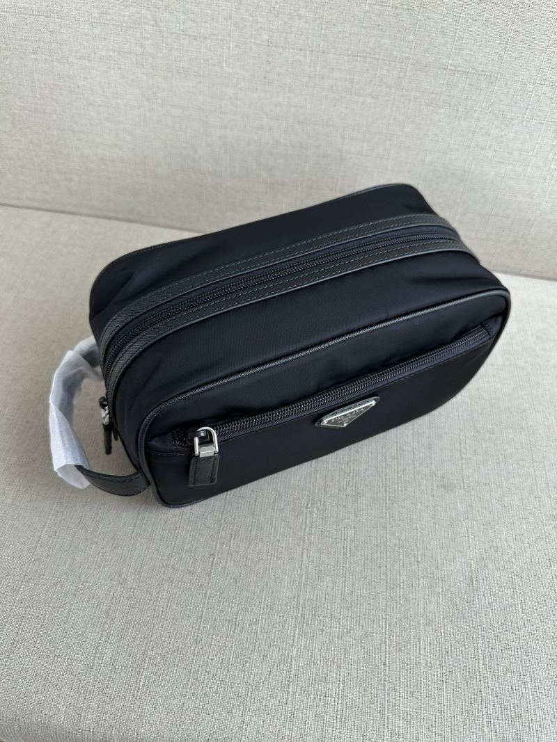 Черная сумка Prada из нейлона