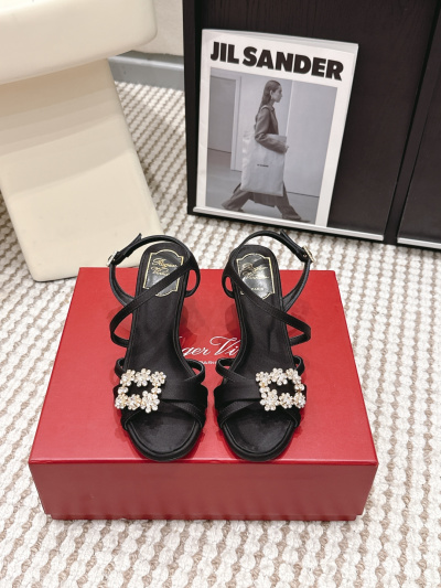 Женские босоножки Roger Vivier с инкрустированной пряжкой