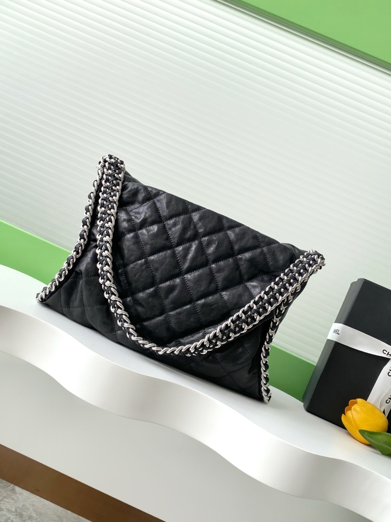 Кожаная сумка Chanel с цепочкой
