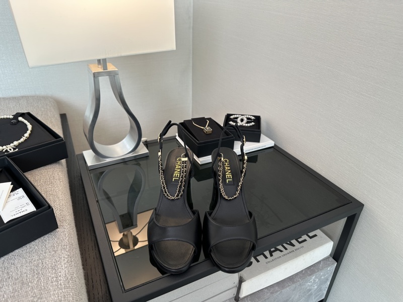 Женские туфли на каблуке с декоративной цепочкой Chanel