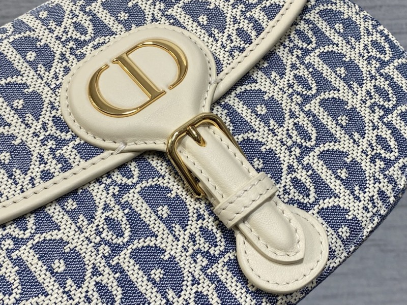 Сумка Dior с монограммой и ремешком
