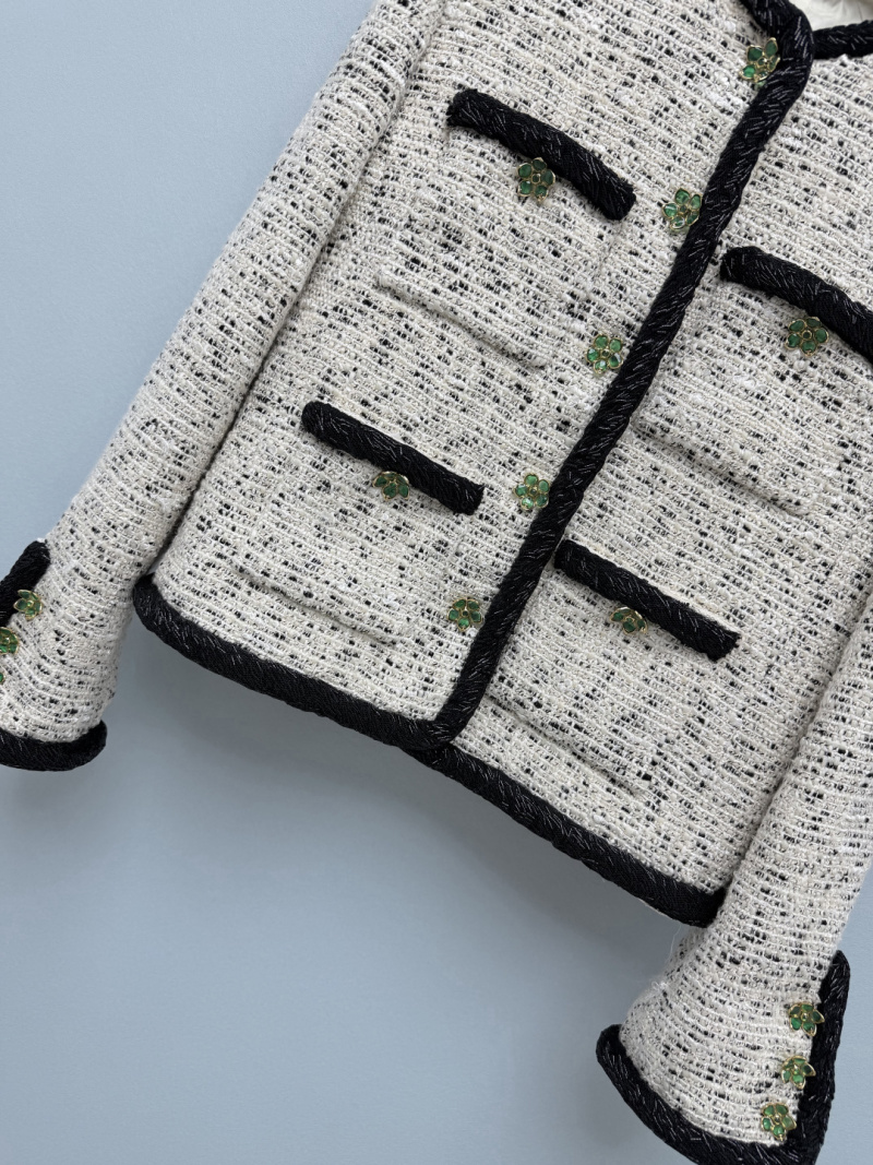 Кожаная куртка Chanel с черной отделкой