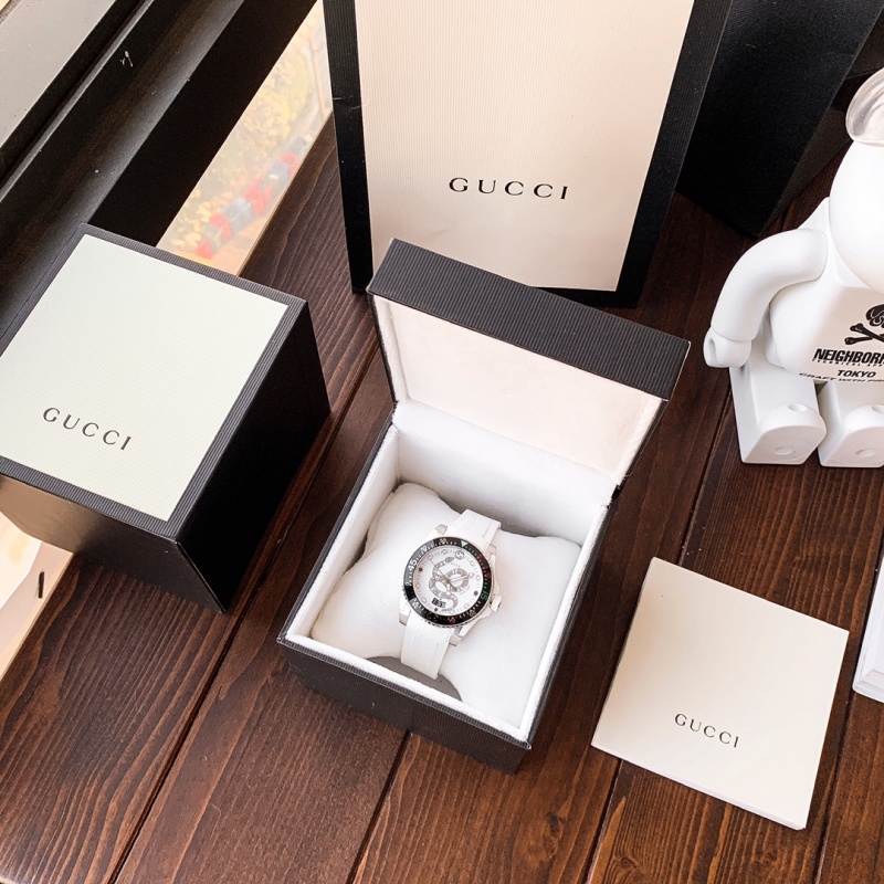 Часы Gucci