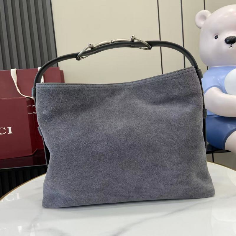 Сумка Gucci из замши с металлической ручкой