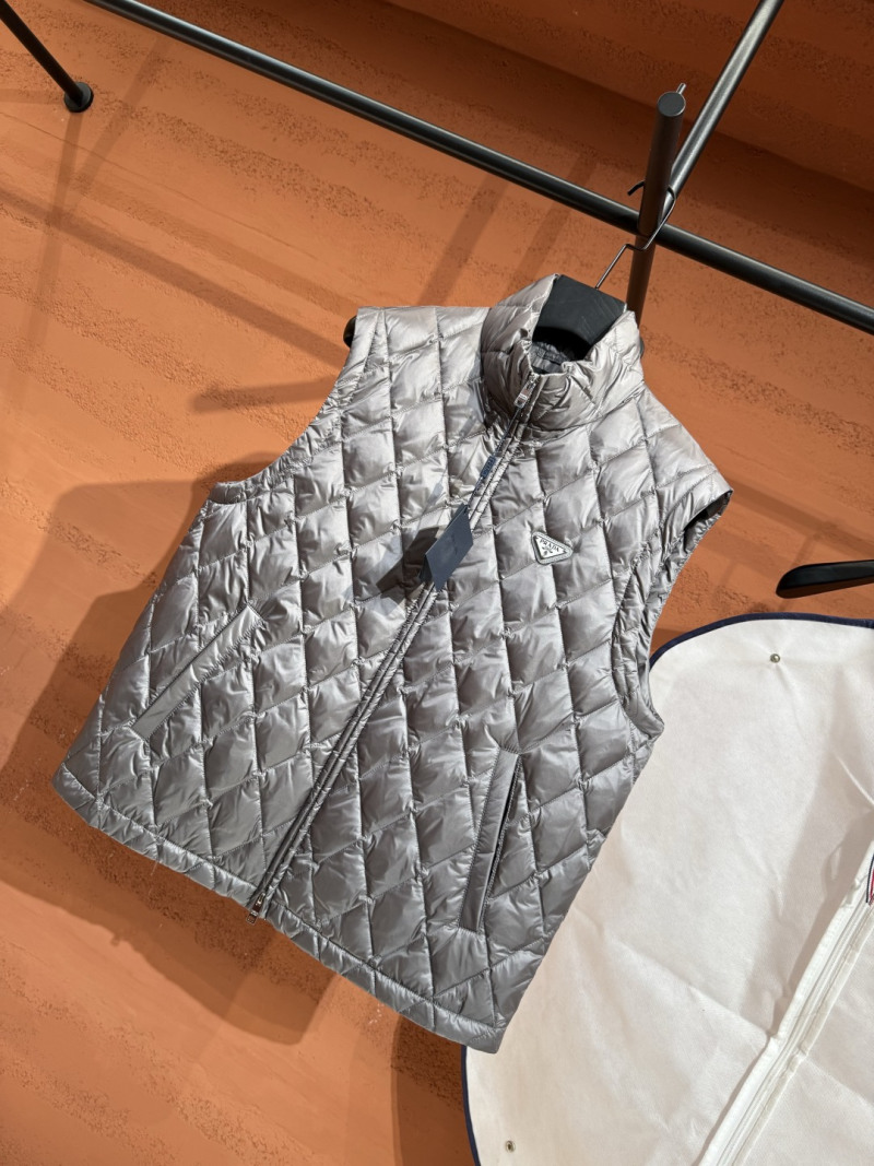 Жилет Prada