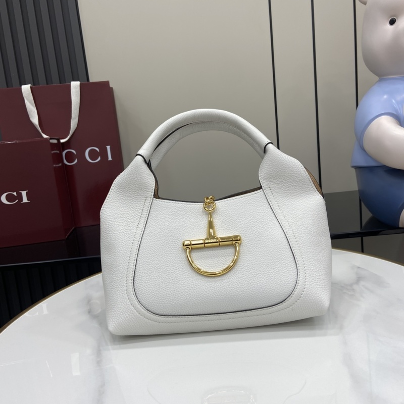 Белая сумка Gucci с золотой фурнитурой