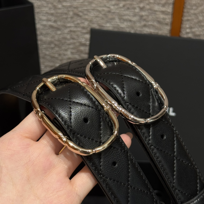 Черный кожаный ремень с двухсторонними пряжками Chanel